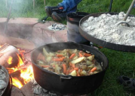 Dutch oven meal prepared by Marvin Haught and Skip while other attendees did a hike to the cliff dwelling ruins (Photo by Cathy Page)